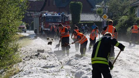 Schäden durch Hagel und Sturm nach Unwetter