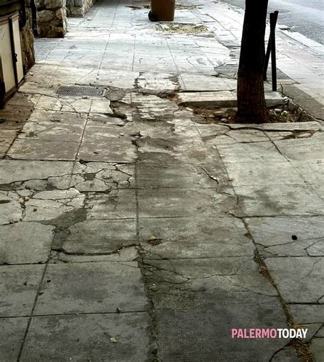 Pista Ciclabile Invasa E Marciapiedi Distrutto E Nessuno Al Comune Fa