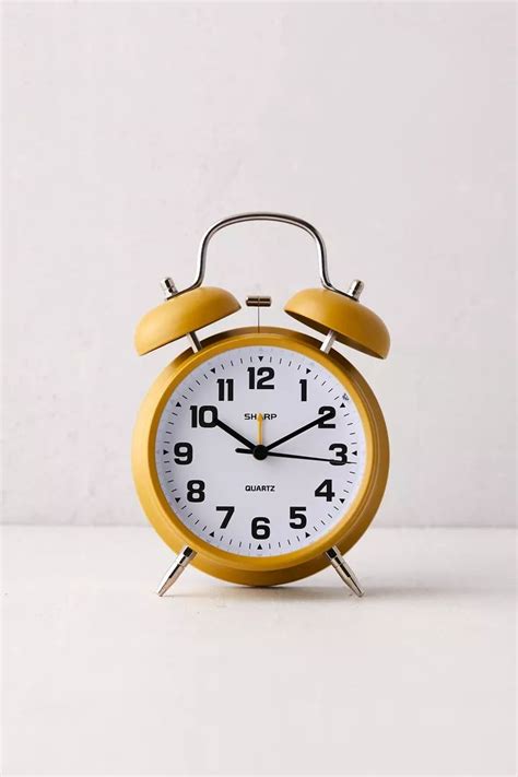 Twin Bell Alarm Clock | Urban Outfitters | Schlafzimmer, Zimmer