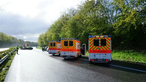 Blitzeis Auf Der A Sorgt F R Unfall Auf H He Von Nieder Fflingen Und