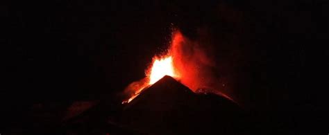 Etna In Eruzione Oggi Il Video Delle Spettacolari Fontane Di Lava