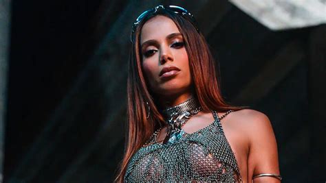 Anitta traz funk brasileiro para as massas em seu novo álbum Funk