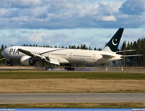 Ap Bhw Boeing 777 300er Pakistan International Airlines