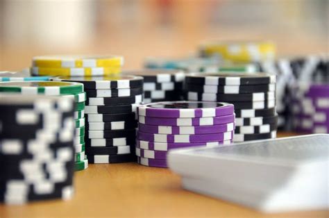 How do live casinos work?