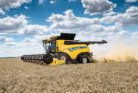 New Holland Cr Revelation Combine Raises The Harvesting Stakes Again Nhag