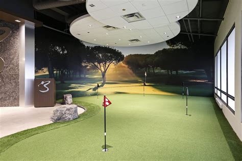 Indoor Golf Simulator in Toronto | Swing Golf Lounge