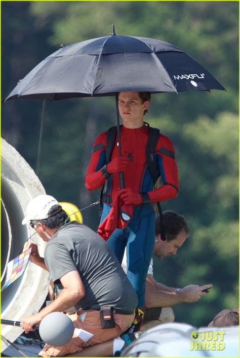 Photo Tom Holland Spider Man Costume First Look Set Photo