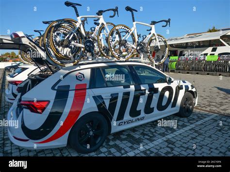 Vittoria service vehicles hi-res stock photography and images - Alamy