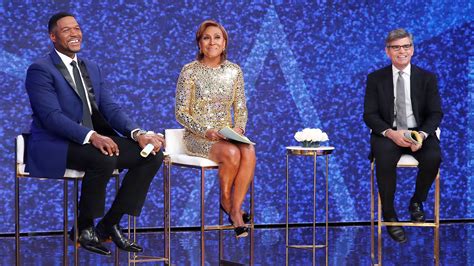 Gmas Michael Strahan And Robin Roberts Leave Fans Concerned After They