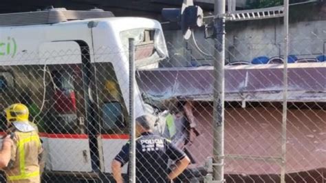 Al Menos Un Muerto Y 80 Heridos Deja Choque Entre Trenes En Barcelona