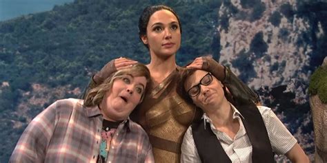 Gadot Kisses Mckinnon In Snl Wonder Woman Sketch