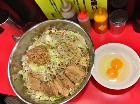 【デカ盛り】豚ラーメン 板橋駅前店 麺増し1000g巨大ボールをすり鉢で囲む ページ 2 食べて埼玉