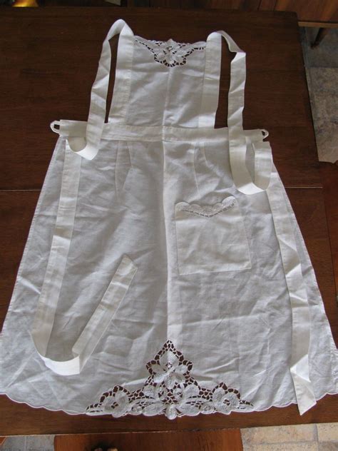 White Linen Battenburg Lace Trim Apron Full Pocket Crochet Vintage