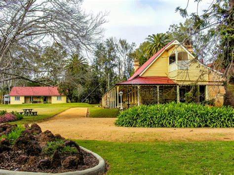 Historic Station Homestead With Workers Hut On Green Lawns With Garden