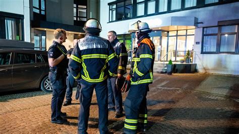 Hamburg Feuerwehr L Scht Brand Vor Hotel Zeit Online