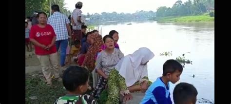 Heboh Emas Batangan Gambar Soekarno Di Tepi Sungai Komering Berbentuk