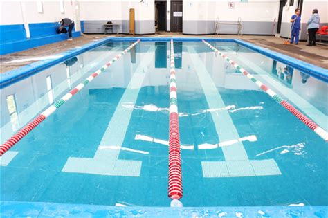 Brindarán clases de natación para adultos en alberca del DIF Municipal