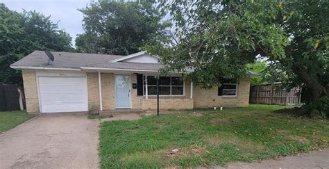 1905 Virginia St Grand Prairie Tx 75051 Mls 20658191 Redfin