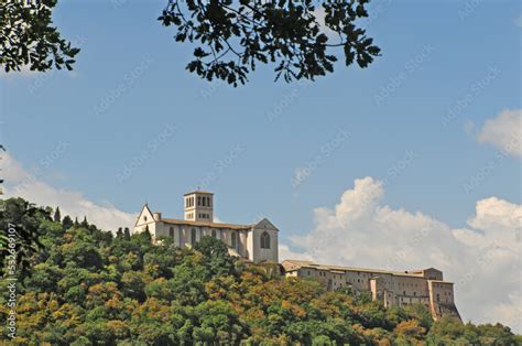 Assisi Il Bosco Di San Francesco E La Basilica Superiore Stock Photo