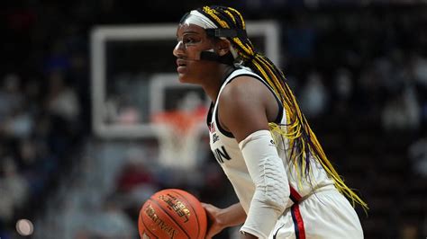 Aaliyah Edwards Becomes First Uconn Player With Points Rebounds