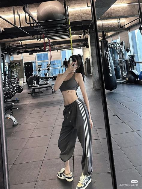 Pin Oleh Ulzzang C2 Di Girls Type Pakaian Gym Gadis Hitam