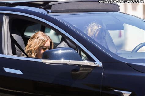 Miley Cyrus No Source Posing Hot Babe Celebrity Sexy Beautiful Nude Celebrities Mobile