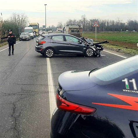 Incidente A Novi Scontro Frontale Tra Due Auto