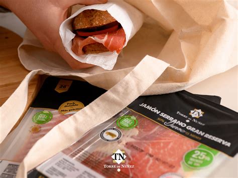 3 montaditos de jamón serrano para meriendas de verano Torre de Núñez