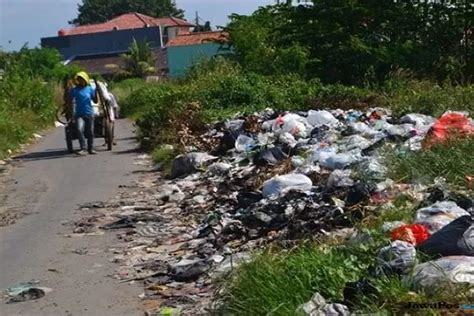 Buang Sampah Sembarangan Warga Siap Siap Didenda Rp 500 Ribu Radar Bali