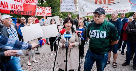 Protest przeciwko budowie masztu na ul Mostowej zdjęcia