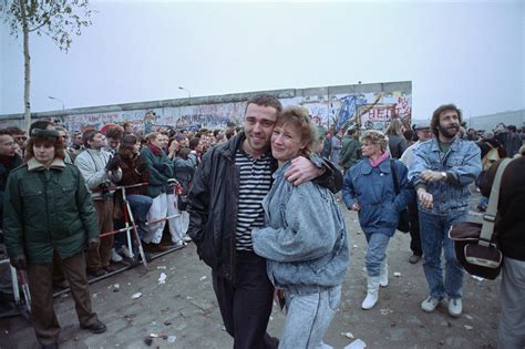 Here S How People Celebrated The Fall Of The Berlin Wall