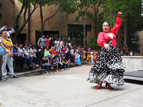 Prof explores Spanish dance, culture – The Brookhaven Courier