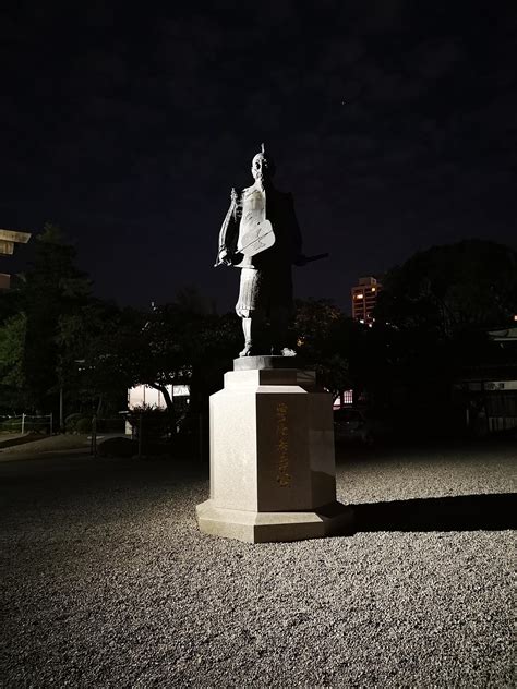 Toyotomi Hideyoshi Statue, Osaka Castle Park : r/japanpics