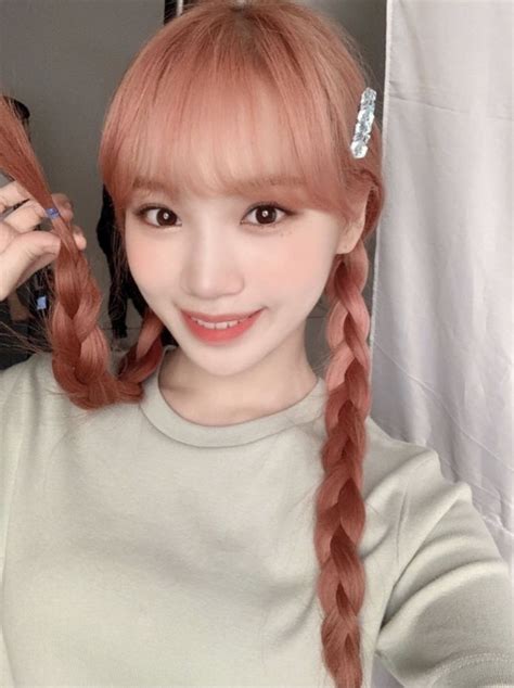 Pin On 김채원（chaewon