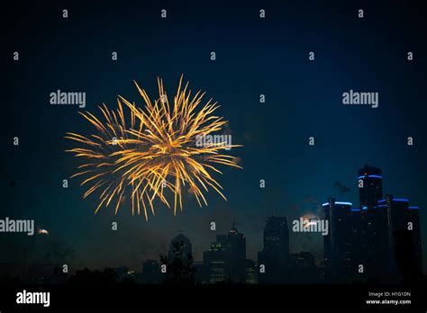 Detroit Skyline Fireworks Hi Res Stock Photography And Images Alamy