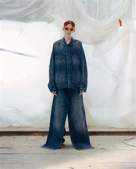 Похмура розкіш: Balenciaga Зима 2023 | Symbol Magazine