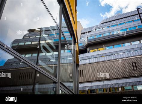 Edificio In Cemento E Vetro Immagini E Fotos Stock Alamy