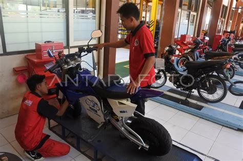 Bengkel Konversi Motor Bbm Ke Listrik Antara Foto