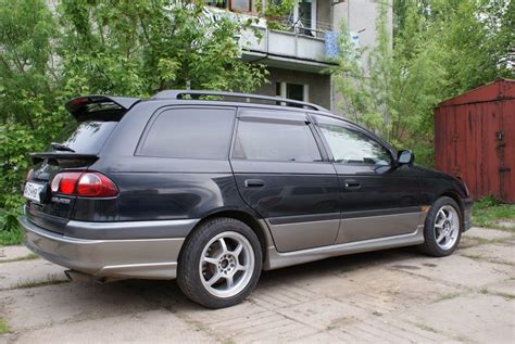 Теплый день и небольшой фотосет во дворе — Toyota Caldina 210 2 л