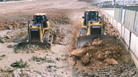 Strongly Shantui Dh7c2 Dozer And Old Komatsu Dozer Process Landfill Area