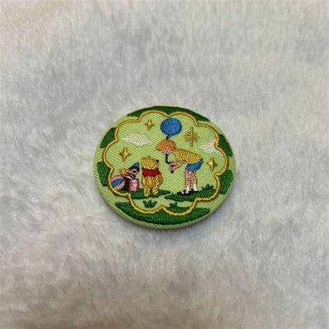 Disney Characters 刺繍缶バッジビスケット くまのプーさん By メルカリ