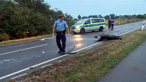 Niederkr Chten Motorradfahrer Stirbt Bei Frontalzusammensto