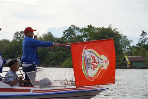 Wakil Bupati Kapuas Hulu Membuka Lomba Sampan Bidar Di Kecamatan Bunut