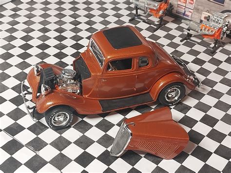 Ford Window Coupe Street Rod Plastic Model Car Vehicle Kit