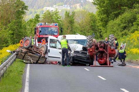 Traktorfahrer Stirbt Bei Unfall In Der Bayerischen Rh N M Nnerstadt