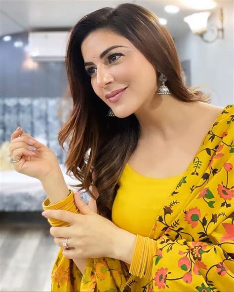 Kundali Bhagya Actress Shraddha Arya Looks Stunning In A Yellow Dress