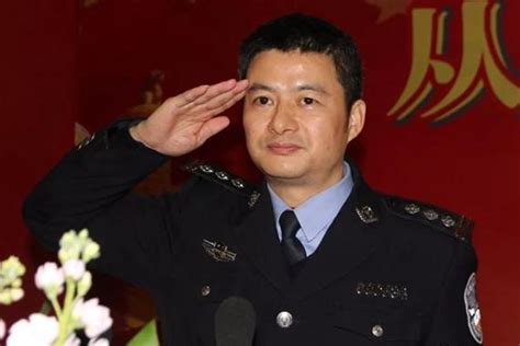 警徽荣耀，无悔今生！耒阳公安举行首批从警 30年暨光荣退休授勋仪式