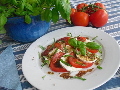 Tomaten Mozzarella Salat Mit Balsamico Dressing Von Laeticia Chefkoch