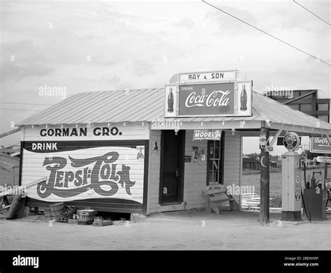 Coca Cola Und Pepsi Cola Foto Schwarzwei Stockfotos Und Bilder Alamy