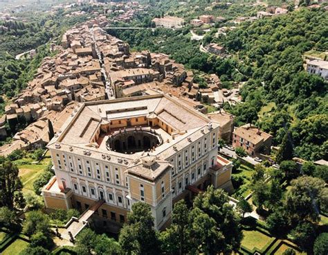 IL BORGO DI CAPRAROLA NEL LAZIO CON PALAZZO FARNESE Per Gli Amanti